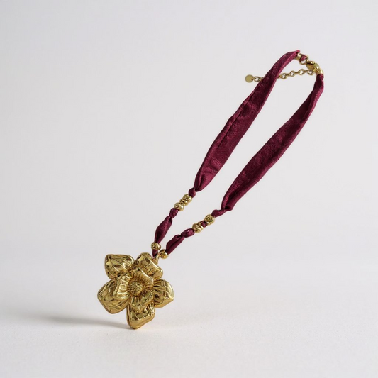 Collar flor bourdeos